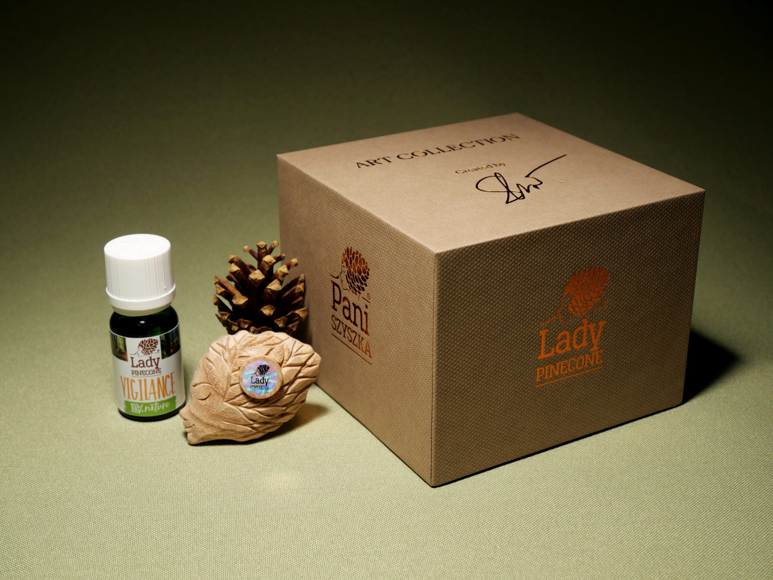 Lady Pinecone® – Art Collection – Ash Wood