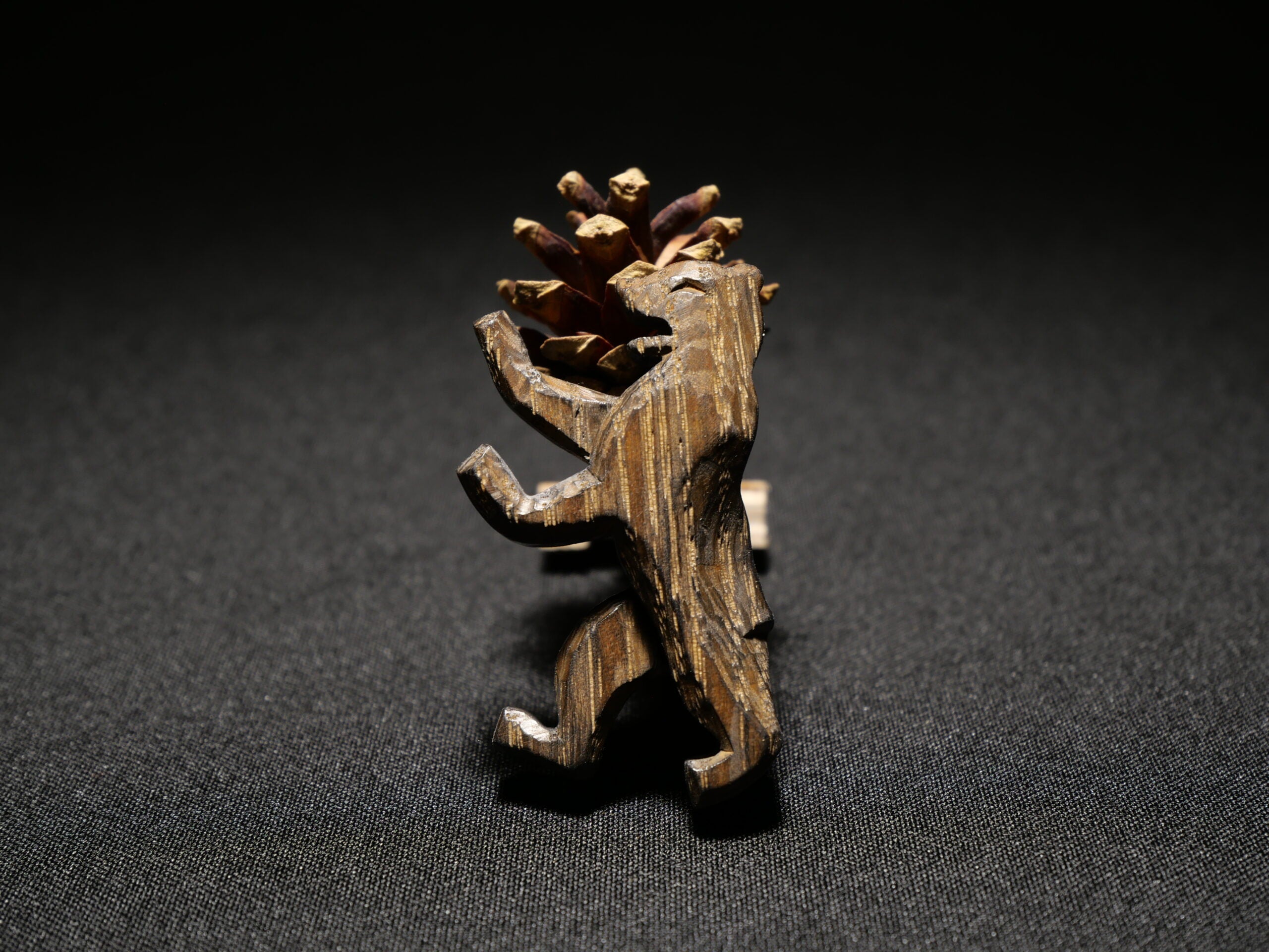 Niedźwiedź – Art Collection – czarny dąb